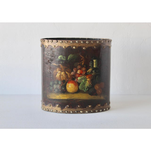 English Style Arts & Craft Tole Hand Painted Fruit Still Life Oval Wastebasket Nailhead Detail Vintage Mid-Century For Sale In Miami - Image 6 of 13
