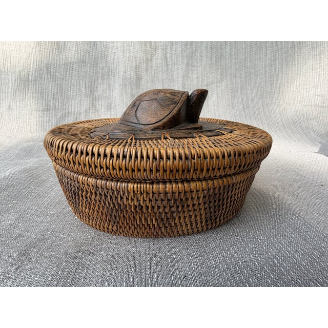 Vintage Indonesian Lombok Woven Rattan Lidded Basket With Wood Carved Turtle For Sale - Image 9 of 18