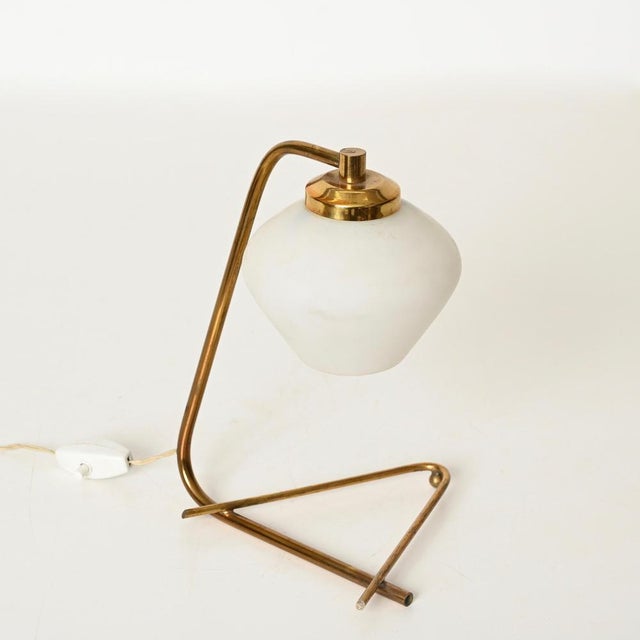 Italian Brass and Opaline Glass Table Lamps from Stilnovo, Italy, 1950s, Set of 2 For Sale - Image 6 of 17
