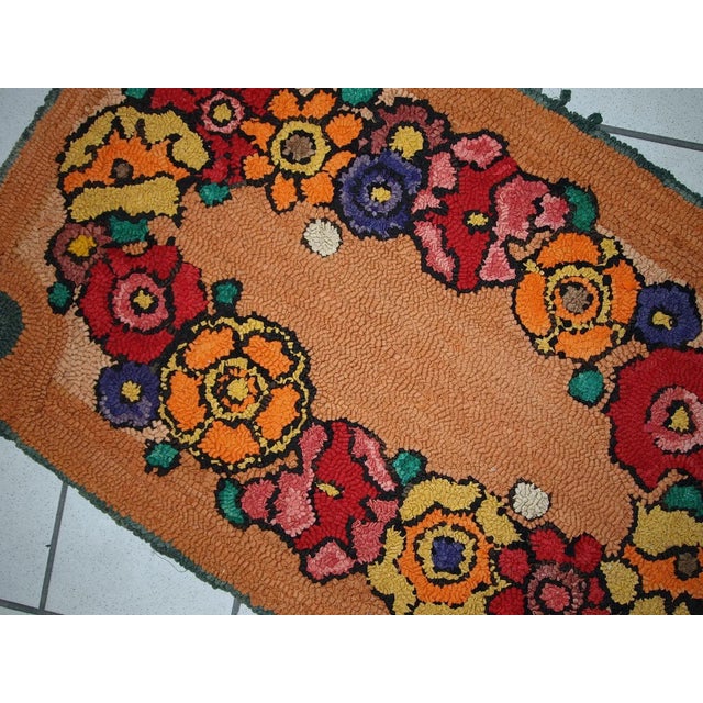 American 1940s Handmade Vintage American Hooked Rug 2' X 3' For Sale - Image 3 of 8
