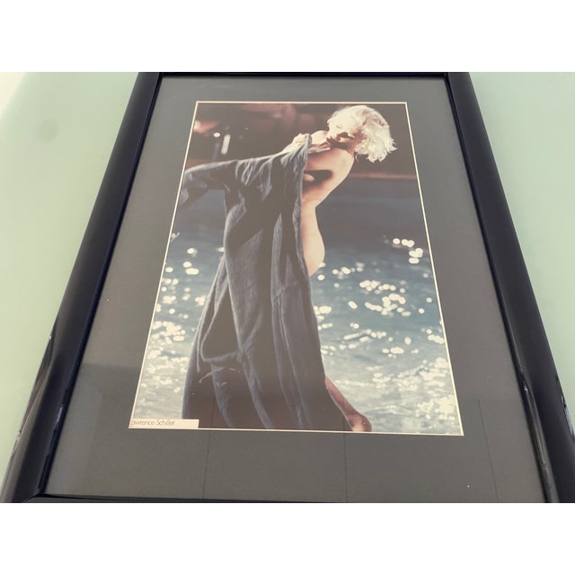 1980s Vintage Marilyn Monroe Hollywood Pool Blue Robe Nude Framed Prints Lawrence Schiller 1962 For Sale - Image 5 of 8