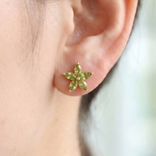 Bring a touch of whimsical, nature-inspired elegance to your style. These exquisite stud earrings feature a beautiful,...