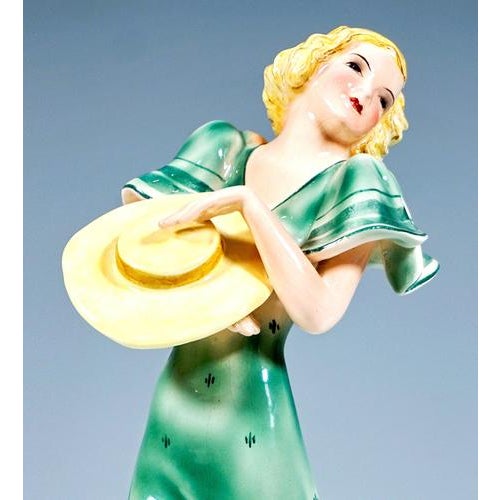 Art Deco Striding Girl with Hat Figurine attributed to Stephan Dakon for Goldscheider, 1930s For Sale - Image 4 of 7