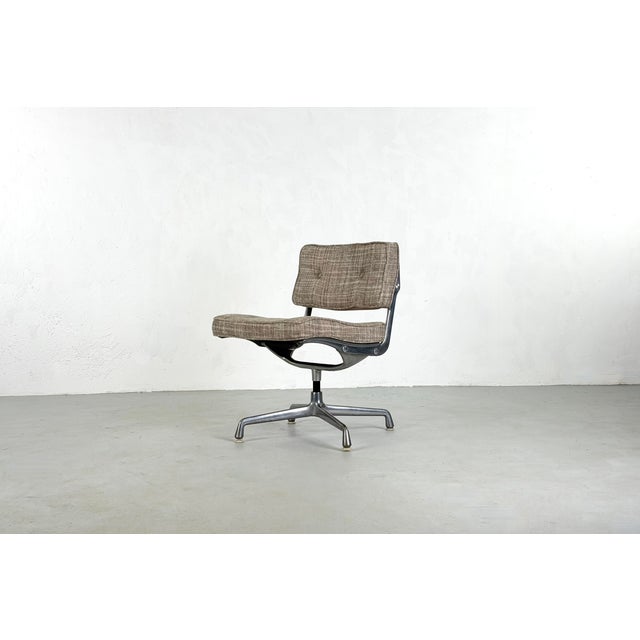 Mid-Century Modern ES101 Office Desk Chair by Charles and Ray Eames for Herman Miller, 1960s For Sale - Image 3 of 14