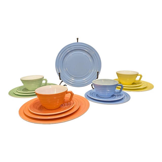 Vintage Mid-Century Modern Hazel-Atlas "Moderntone" Platonite Pastel Dinnerware Set - 16 Pieces (Service for 4) For Sale