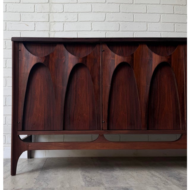 1960s Broyhill Brasilia Rosewood Credenza MCM For Sale In New York - Image 6 of 10