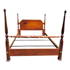 Stanley Furniture Chippendale Low Posters Queen / Full Size Bed Frame