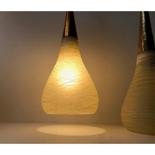 Vintage Italian Threaded Glass & Brass Pendant Lights, 1970s, Set of 2 For Sale - Image 6 of 9