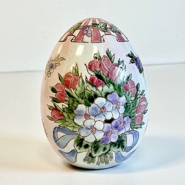 1980s Vintage Boho Chic Hollywood Regency Hand-Painted Ceramic Egg - Easter. For Sale - Image 11 of 14