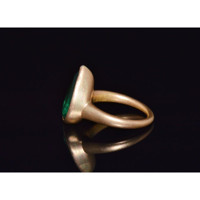Early 21st Century Gia Certified 5.25ct Natural Emerald Sculptural Bezel Solid 18k Gold Ring, Size 5.25 For Sale - Image 5 of 16