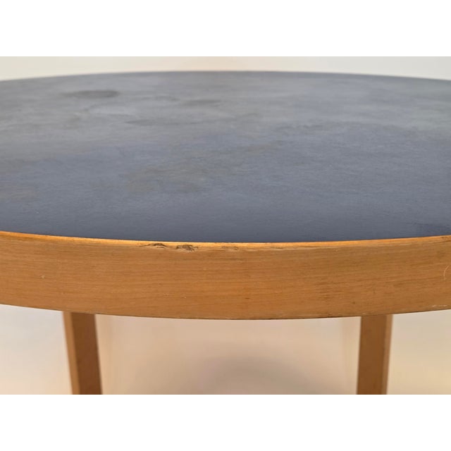 90A Table in Blue Linoleum by Alvar Aalto for Artek, Finland, 1950s For Sale - Image 12 of 16