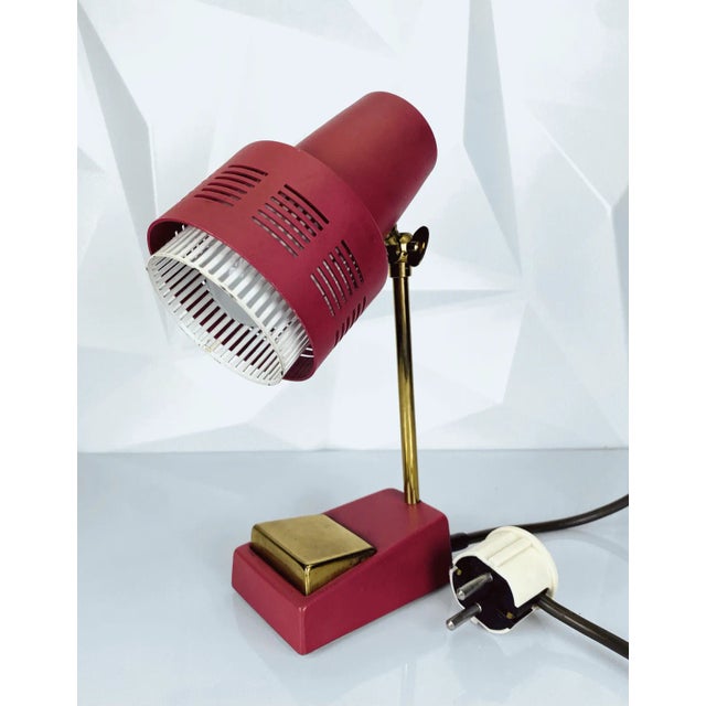 This mid-century table lamp is stylistically reminiscent of designs by Stilnovo – one of Italy's most famous design houses...