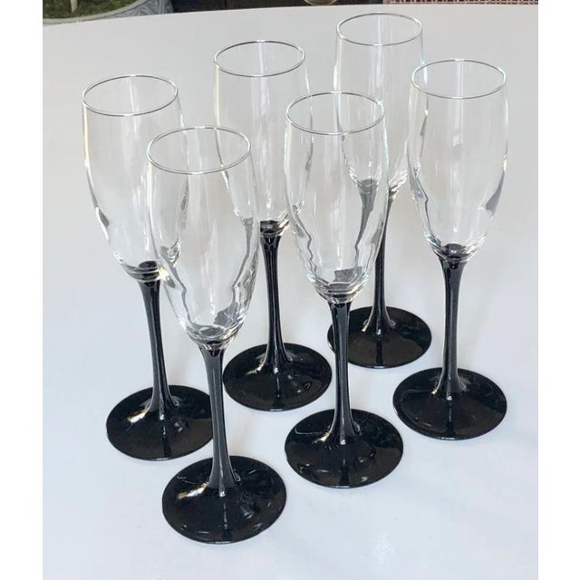 Glass 1960s French Cristal d'Arques "Domino" Onyx-Stemmed Champagne Flutes- Set of 6 For Sale - Image 7 of 7