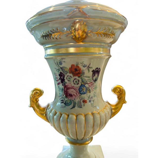 1950s Vintage Porcelain Handpainted Floral and Light Sage Green Caldron Lamp For Sale - Image 4 of 6
