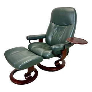 Vintage Leather Ekornes “Consul” Stressless Lounge Chair Recliner in Hunter Green For Sale
