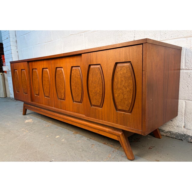 Mid-Century Modern Young Manufacturing Mid 20th Century Walnut and Burlwood Buffet, Attributed For Sale - Image 3 of 17