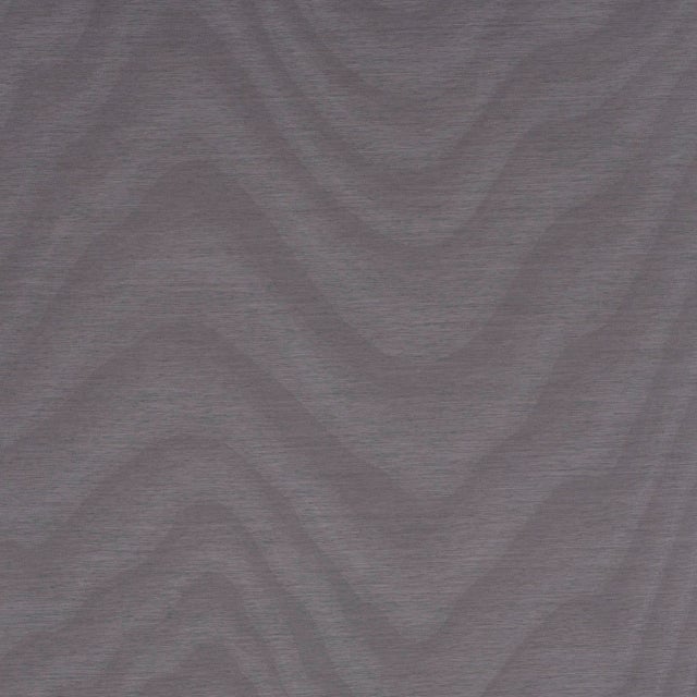 Sample - Schumacher Claridge Wallpaper in Silver For Sale