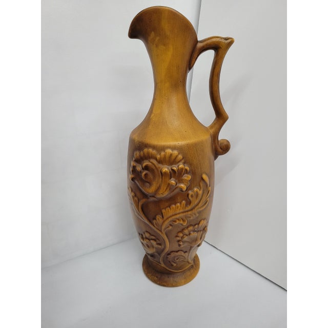 Set of 3 Royal Haeger Ewer Vases, Gold Ceramic Pottery Pitcher Set, Mid Century Old World Mantel Decor For Sale - Image 14 of 18