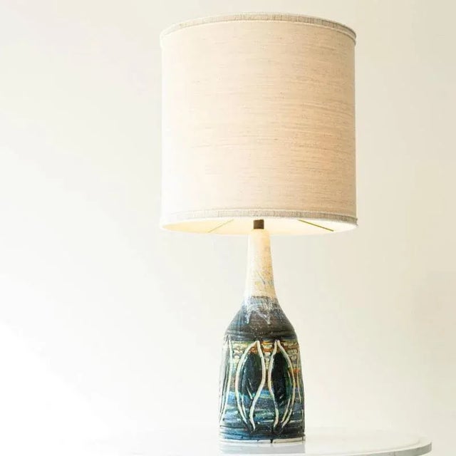 Unique table/floorlamp by Howards, Denmark 1970es This ceramic lamp base brings refined elegance and rich visual appeal to...