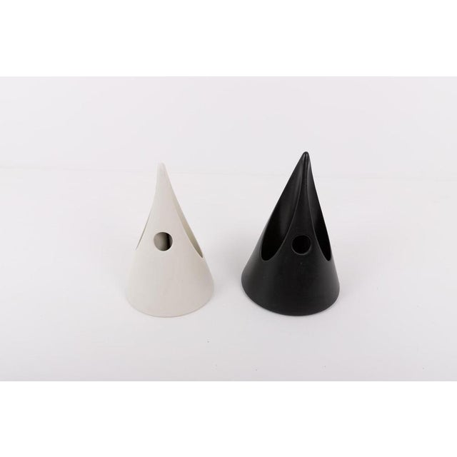 Pair of Italian design vintage sculptural ceramic vases.Condition Good Dimensions height: black 30 cm, white 26 cm...