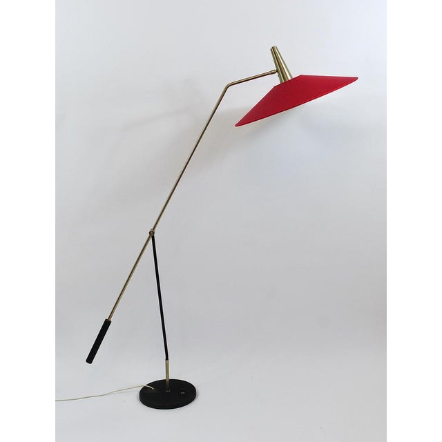 An elegant and beautiful, orientable modernist articulating floorlamp with counterweight from the 1960s, executed by...