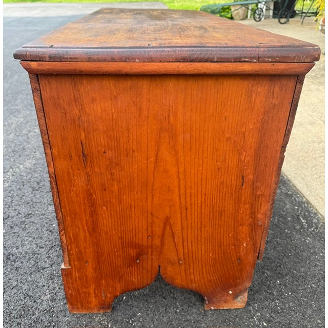 Early 19th Century Antique Early 19th Century 6 Board Pine Blanket Chest For Sale - Image 5 of 11