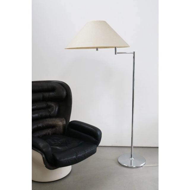 Swivel arm individually adjustable 3 x E27 main light 1 x E27 ceiling spotlight Switch separately I have official proof of...