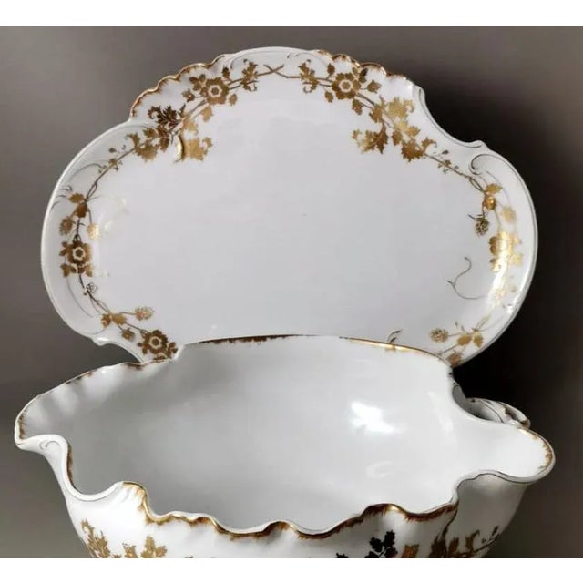1900 - 1909 French Porcelain Salad Bowl with Tray from Haviland & Co. Limoges, 1902, Set of 2 For Sale - Image 5 of 13