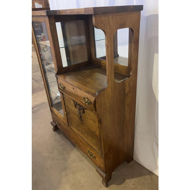 Victorian Antique American Victorian Oak Side-by-Side Curio Cabinet, C. 1895 For Sale - Image 3 of 9
