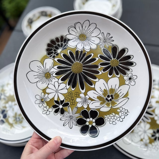 Mikasa Vintage Mikasa Leilani Dinnerware - Set of 25 For Sale - Image 4 of 11
