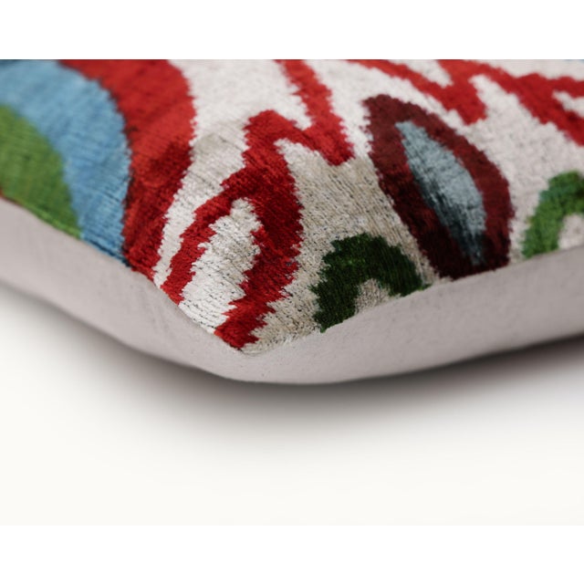 Mid-Century Modern Handmade Silk Velvet Pillow 20x20 – Multicolor Ikat Circle Designer Cushion For Sale - Image 3 of 8