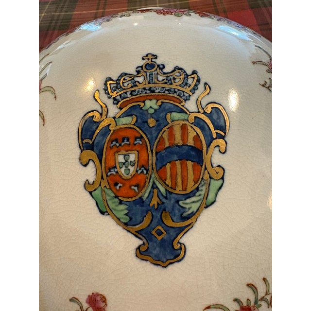 Ceramic Vtg. Italian Majolica Heraldic Wall Pocket Vases – Large Hand‑Painted Pair With Cracklelure - British Colonial - Chinoiserie - European - See Photos! For Sale - Image 7 of 11