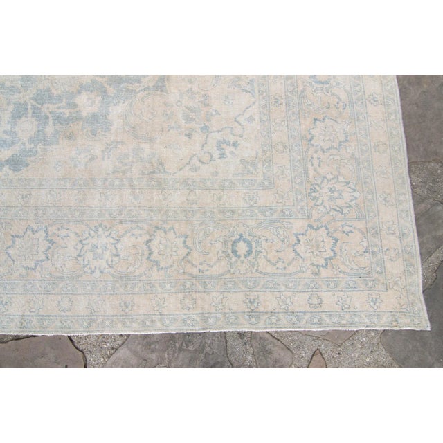 1920s Antique Medallion Beige Blue Hand Knotted Rug - 11’2” X 15’ For Sale In Los Angeles - Image 6 of 11