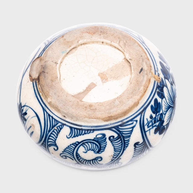 Early 19th Century Blue & White Bowl with Narcissus & Peony For Sale - Image 4 of 4