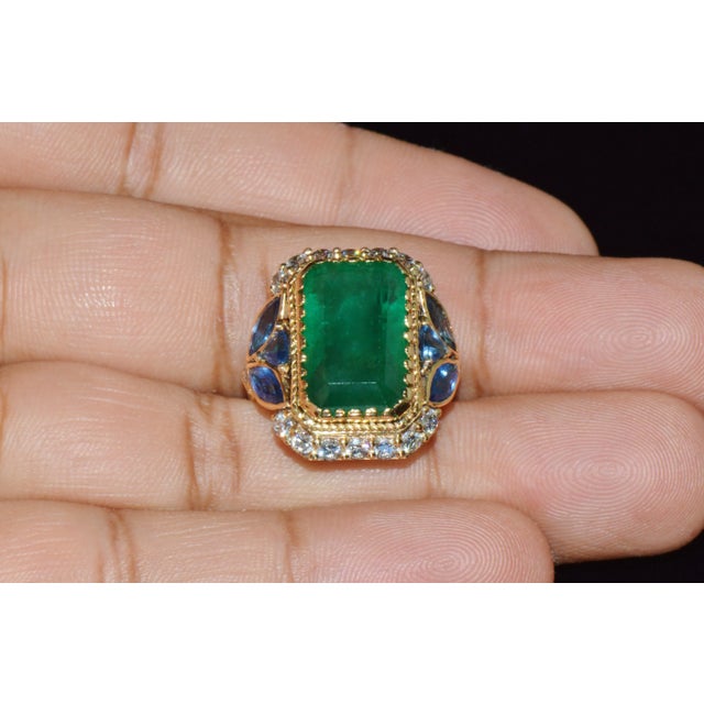Gia Certified Natural 12.80cts Emerald Sapphire Diamond 18k Solid Gold Cocktail Ring, Size 6 For Sale - Image 4 of 13