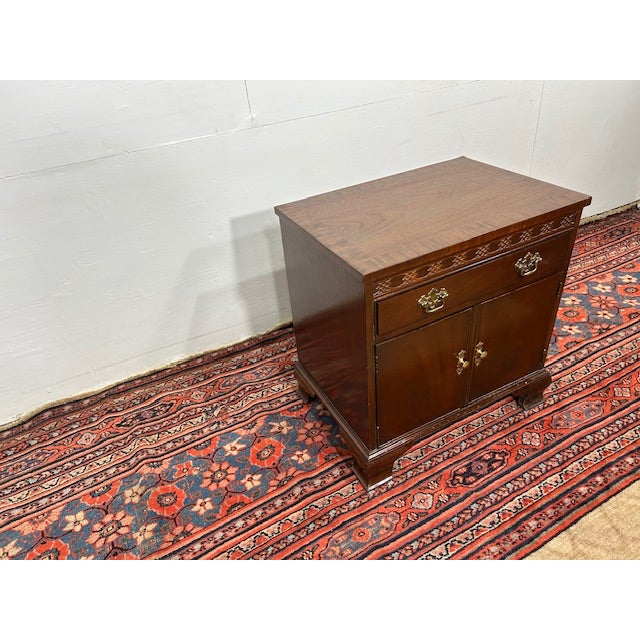 Chippendale 1960s Baker Mahogany Chippendale Style Nightstand With Doors For Sale - Image 3 of 10