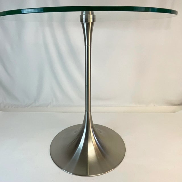 1980s Vintage PostModern Italian Metal Tulip Base Floating Side Table For Sale - Image 10 of 10