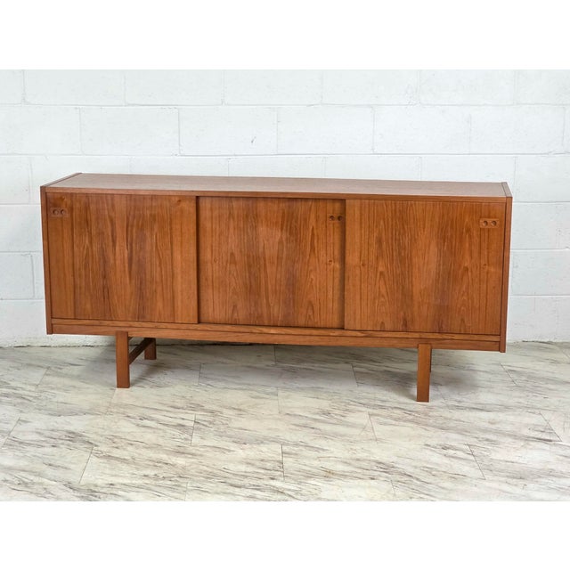 1960s Danish Modern Kofod-Larsen Style Teak Credenza For Sale In Richmond - Image 6 of 9