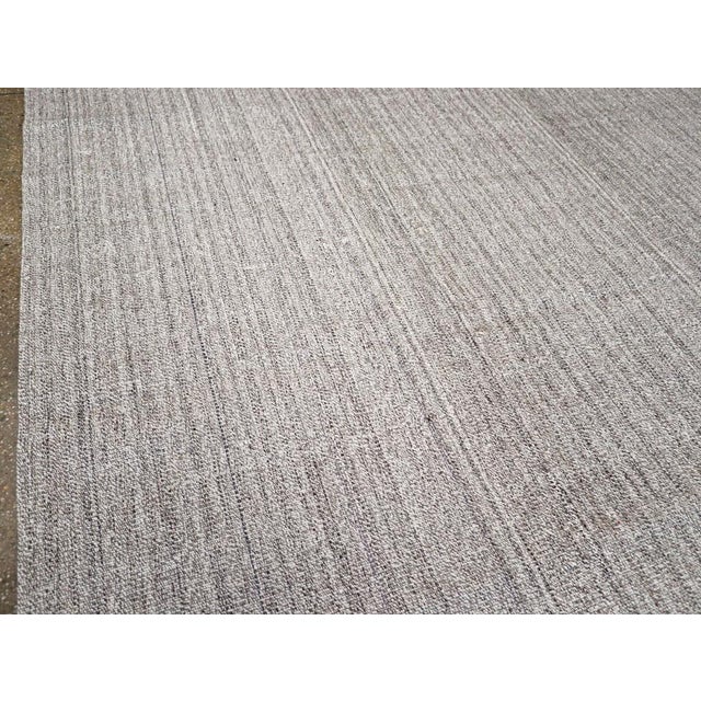 Mid-Century Modern Galerie Shabab Collection Mid-20th Century Vintage Turkish Flatweave Kilim Room Size Carpet For Sale - Image 3 of 8