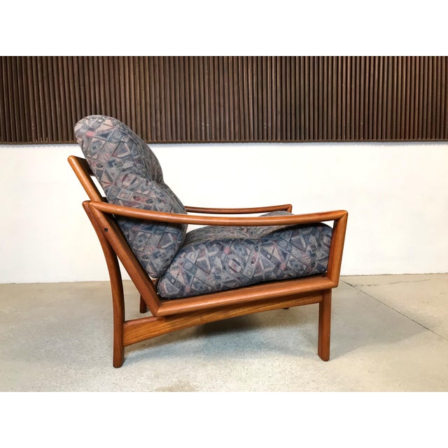 This Danish easy chair in teak was manufactured by Glostrup in the 1960s. The high-quality chair is comfortably...