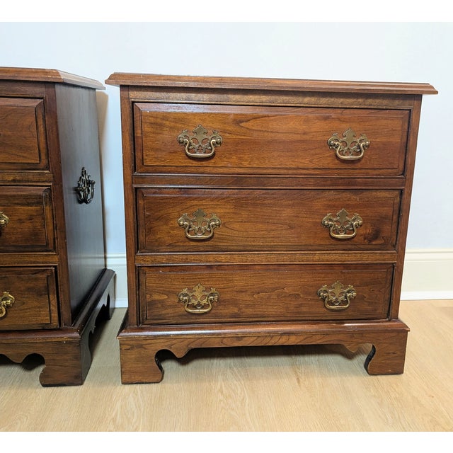 Chippendale Vintage Pennsylvania House Cherry Night Stand Pair Chippendale Style For Sale - Image 3 of 18