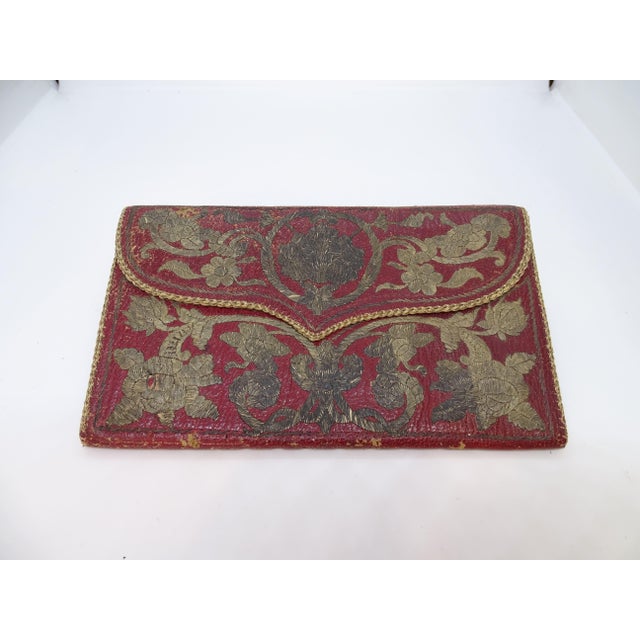 Baroque Wallet in Red Leather Embroidered with Gold Thread For Sale - Image 13 of 18
