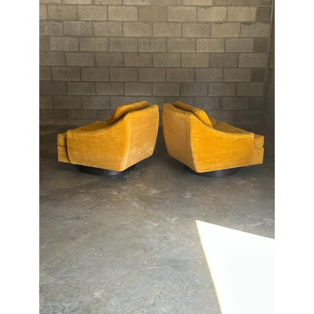 1970s Selig of Monroe Swivel and Tilt Chairs- A Pair For Sale In Philadelphia - Image 6 of 12