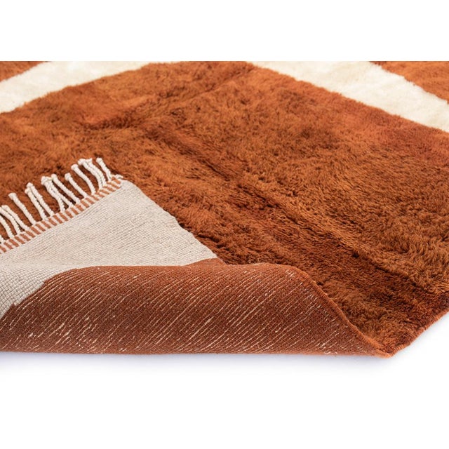 Art-gallery minimalism, woven in wool. This refined hand-knotted Moroccan rug is a bold abstract composition of large...
