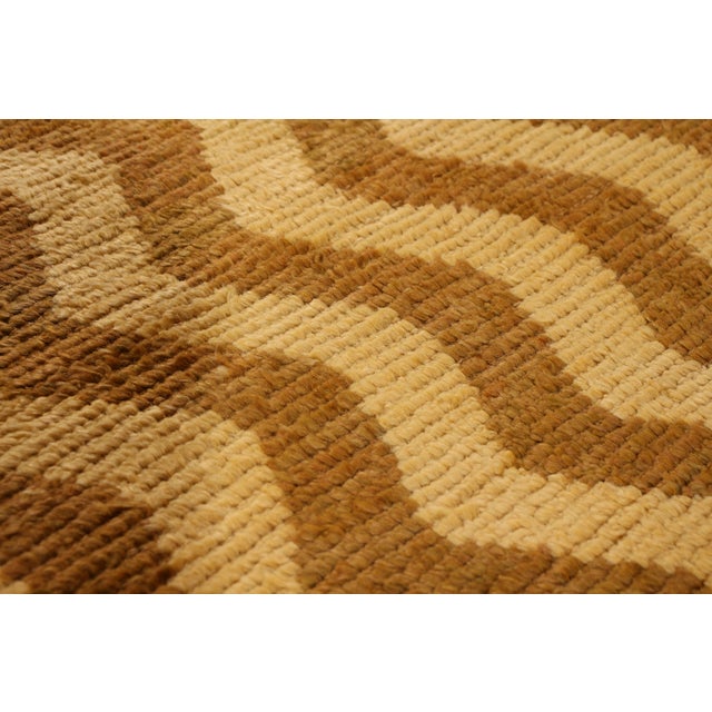 Rug & Kilim 1950s Vintage Mid-Century Tulu Rug Beige Brown Chevron Striped Pattern For Sale - Image 4 of 7