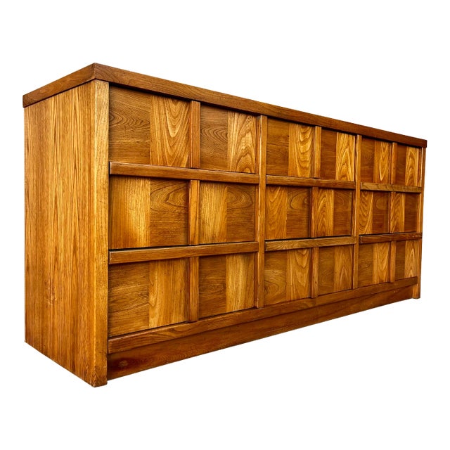 Mid Century Modern Chest of Drawers by Stanley Furniture. C 1970s For Sale