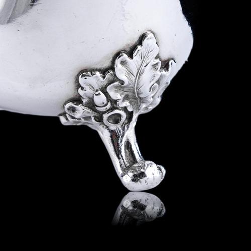 Antique Victorian Sterling Silver Sauce Boat with Acorn, London, United Kingdom, 1881 For Sale - Image 15 of 18