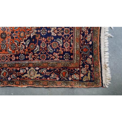 Vintage Oriental Rug in Wool For Sale - Image 4 of 8