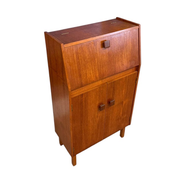 1950s Vintage Mid Century Modern Teak Wood Petite Flip Top Cocktail Table Bar Cabinet Uk Import For Sale In Seattle - Image 6 of 11