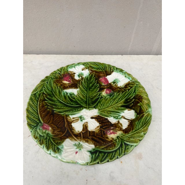 Majolica strawberries plate Orchies, circa 1890.